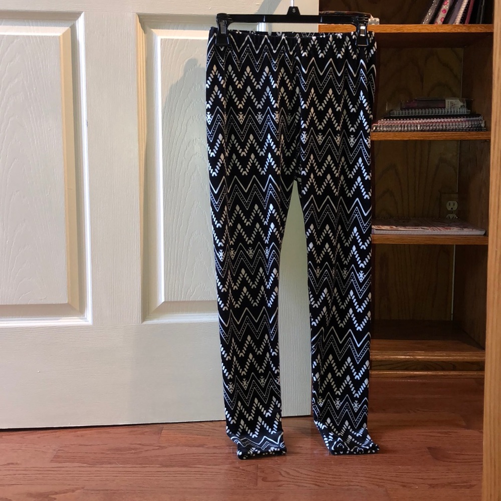 Black and white leggings